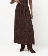 Pollera midi en crepé de viscosa, con cintura estructurada y estampado de animal print.