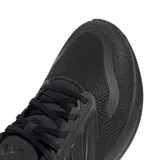 Championes de running Adidas Runfalcon 5, color negro, con las tres tiras características de la marca en los laterales.