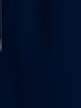 Bañador azul marino de nailon reciclado, con cordón ajustable en la cintura, logo bordado en la parte inferior y parche con logo en la parte trasera.