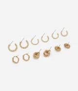 Set de 6 pares de aros de metal en tono dorado, que incluye diversos diseños de argollas texturizadas y aros tipo botón con formas geométricas y entrelazadas.