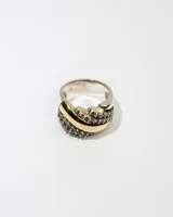 Anillo de plata 925 con dublé de oro y zirconias blancas.