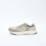 Zapatillas de running confeccionadas en una combinación de malla y ante, con diseño tricolor en tonos gris, beige y blanco. Presentan cordones al tono y suela de goma con refuerzo en la puntera.