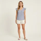 Musculosa holgada con cuello en V y rayas verticales en tonos azul y blanco, con mangas cortas abvoladadas tipo ruched.