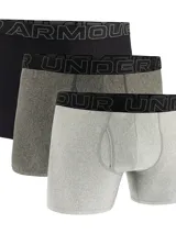 Pack de tres boxers Under Armour en tonos negro, gris oscuro y gris claro, con cintura elástica ancha con el logo de la marca estampado.