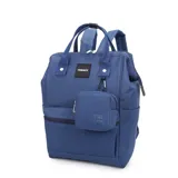 Mochila azul con múltiples cierres y monedero colgante.