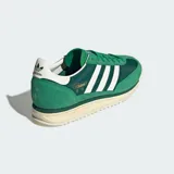 Championes Adidas SL 72 RS color verde con detalles en blanco y suela color crema.