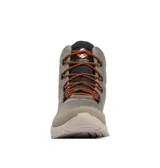 Bota de caña media Columbia modelo Fairbanks, diseñada para condiciones climáticas adversas. Presenta una parte superior de tejido Cordura resistente, con refuerzos en el talón y la puntera. Incluye tecnología Omni-Tech impermeable y forro térmico reflectante Omni-Heat, con cordones en contraste naranja y suela de tracción avanzada.