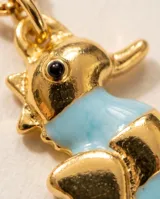 Collar de bronce con cadena fina dorada y dije colgante en forma de caballito de mar con detalles en esmalte celeste.