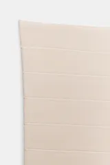 Top bandeau de tejido elástico, color beige, con escote recto y diseño sin tirantes.