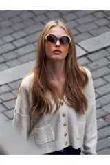 Lentes de sol Tiwi Melvile con montura bicolor coconut brillante y havana de goma, con lentes marrones degradadas planas.