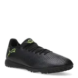 Championes de fútbol Puma Future 8 Play TT, color negro con detalles en verde flúor. Presentan una textura en relieve en la parte superior para un mejor control del balón y suela diseñada para superficies de césped artificial.