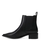 Botas tipo chelsea de caña baja con acabado de pelo sintético con estampado animal print de leopardo. Presentan paneles elásticos laterales en color negro, puntera redondeada y un taco cuadrado bajo de color negro.