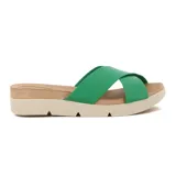 Sandalias Beira Rio de mujer, color negro, con diseño de tiras cruzadas en el empeine y suela de plataforma plana con estrias.