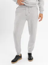 Pantalón de jogging de felpa color gris melange, con corte ajustado, cintura elástica con cordón de ajuste y bolsillos laterales con cierre.