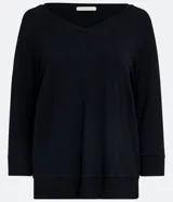 Blusa color gris topo con escote en V y mangas 3/4.