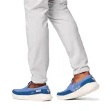 Zapatilla tipo slip-on Columbia, modelo Boatside PFG, confeccionada en una combinación de lona y ante en tonos azules. Cuenta con una suela de plataforma ligera con diseño moteado y tecnología Omni-GRIP para mayor tracción.