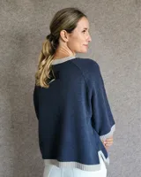 Sweater celeste de lana lambswool con cuello redondo y mangas 3/4.