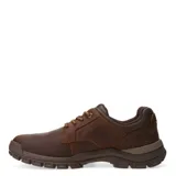 Zapatos de cuero Caterpillar modelo Threshold Low, color marrón, con diseño robusto, cordones al tono y suela de goma antideslizante con logo de la marca en la puntera.