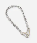 Collar masculino de metal con eslabones ovales estilo bold y cierre metálico integrado.