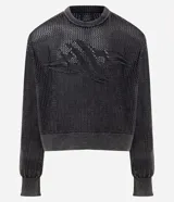 Suéter de punto texturizado color gris oscuro, con cuello redondo, mangas largas y detalle jacquard localizado en el pecho. Confeccionado en algodón.