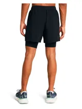 Shorts deportivos Under Armour Launch 5 2N1 de color negro, con diseño de doble capa que incluye un pantalón corto exterior ligero y un short de compresión integrado. Cuenta con bolsillos laterales y el logo reflectante de la marca.