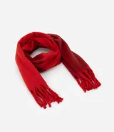 Bufanda de franela color rojo intenso, con textura suave y diseño de tejido liso.