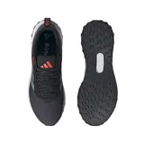 Championes de running Adidas modelo Runfalcon 5 TR, color negro con detalles en gris y toques de naranja. Presentan tecnología Cloudfoam en la entresuela para mayor amortiguación y acabado repelente al agua.