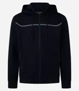Saco deportivo Get Over con capucha y cierre frontal por cremallera. Presenta una textura tipo waffle, detalle de raya reflectante en el pecho y bolsillos laterales con cierre.