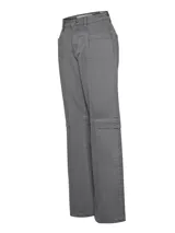 Pantalón jeans de tiro alto color gris, estilo cargo con pierna recta, bolsillos utilitarios y costuras pespunteadas decorativas.