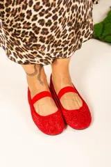 Chatitas negras con apliques de strass plateados, moño decorativo y tira elástica.