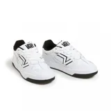 Championes Vans Upland blancos con detalles en negro.