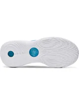 Championes de básquetbol Under Armour Curry 11, modelo Mouthguard, en color celeste con detalles en blanco. Presentan tejido UA IntelliKnit transpirable, contrafuerte externo de TPU en el talón y amortiguación UA Flow de doble densidad para mayor rebote y agarre en la cancha.