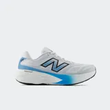 Championes de running New Balance Fresh Foam X 880v15 para hombre, de color blanco con detalles en azul y negro. Cuenta con amortiguación Fresh Foam X, capellada de malla técnica transpirable y suela de gran tracción.