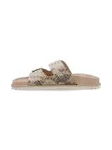 Sandalia de cuero con estampado de reptil, diseño de doble tira con hebillas metálicas doradas y suela de EVA con plataforma dentada.