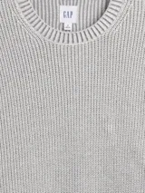 Buzo de tejido de punto acanalado con cuello redondo, mangas largas y puños ajustados.