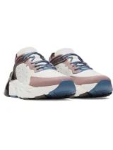 Championes de entrenamiento Under Armour Halo Trainer, con diseño híbrido de perfil bajo. Presentan una parte superior ligera con perforaciones para ventilación, amortiguación reactiva UA HOVR para retorno de energía, estabilizador de tobillo y contrafuerte externo en el talón. Suela de goma con ranuras de flexión para tracción en múltiples superficies.