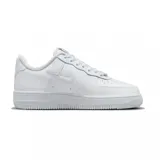 Zapatillas Nike Air Force 1 07, color blanco, de cuero, con suela de goma y logo de Nike en los laterales.