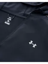 Campera de running Under Armour Velociti Strm Hdd Jkt para hombre, color negro con capucha, cierre frontal completo, logo en el pecho y detalles estampados en las mangas.
