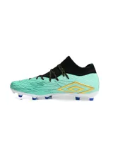 Championes de fútbol Umbro modelo Ignis HG, con diseño de botín de corte medio en color amarillo con detalles en azul marino y suela azul con tapones naranjas.