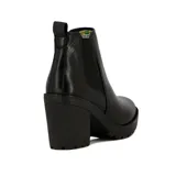 Bota tipo Chelsea de cuero color negro, con elásticos laterales, taco alto ancho y suela flatform dentada.