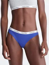 Bombacha clásica Calvin Klein color azul con cintura elástica blanca con logo de la marca. Cobertura trasera moderada y talle medio.