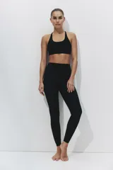 Leggings deportivos de tiro alto con diseño en V en la parte posterior de la cintura, confeccionados en tejido funcional con tecnología de sujeción y absorción de sudor.