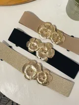 Cinto elástico ancho con hebilla metálica dorada en forma de flores. Disponible en colores camel, negro y dorado.
