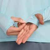 Campera de running Nike Pacer Flash celeste con cierre parcial, mangas largas y logo reflectivo en el pecho. Ideal para entrenamiento en condiciones variables.