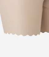 Bermuda modeladora color piel, de microfibra con borde nube y forro de algodón.