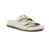 Sandalias Vizzano de estilo slide, color beige, con dos tiras anchas ajustables mediante hebillas metálicas doradas. Presentan una base ergonómica y suela plana con borde en tono marrón.