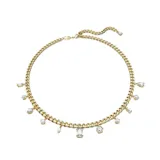 Collar de cadena dorada con cristales colgantes de diferentes tamaños y formas.