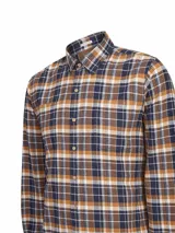 Camisa de manga larga de franela de algodón orgánico con estampado a cuadros en tonos azul marino, mostaza, blanco y marrón. Presenta cuello clásico, cierre frontal con botones de madera y dos bolsillos en el pecho.