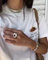 Pulsera rígida de plata 925 con textura irregular.