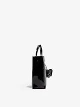 Cartera tipo tote de simil cuero con efecto charol color negro, con doble asa de mano y un mini monedero colgante desmontable con textura de cocodrilo.